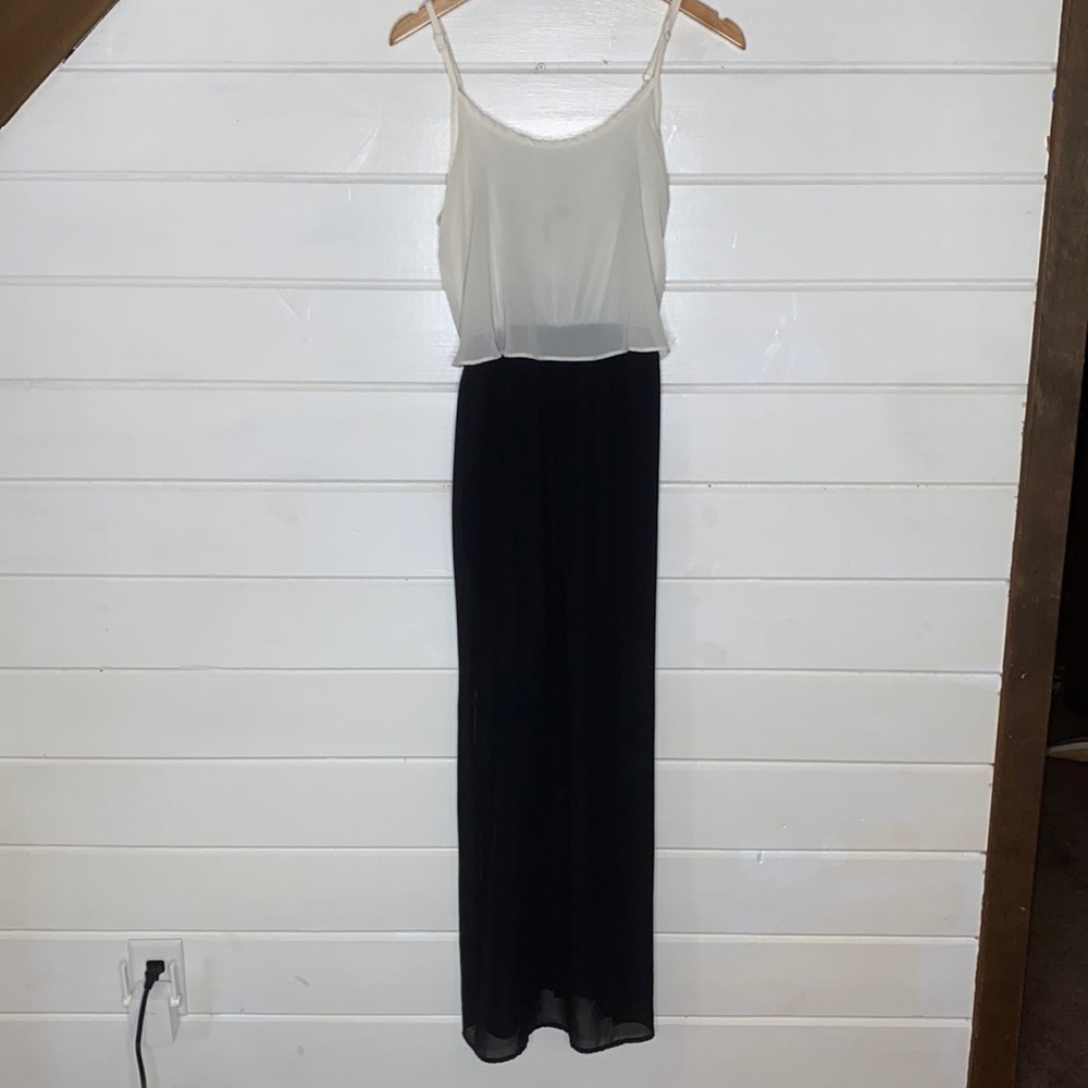 Black & white tie back flowy top maxi dress